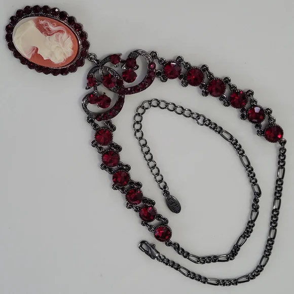 Cameo Pendant With Deep Blood Red Crystals Gunmetal-tone Choker Necklace PoFJ - Picture 4 of 16